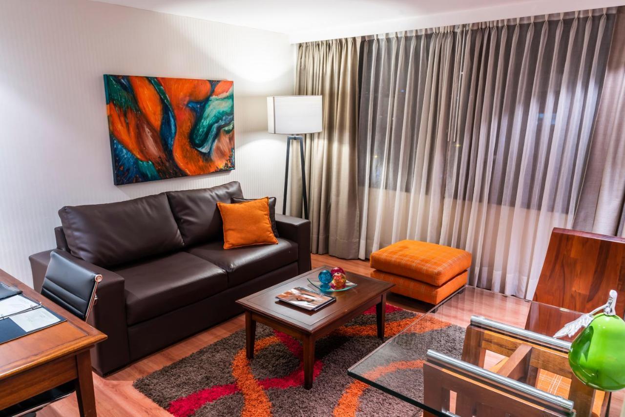 Bogota Plaza Hotel エクステリア 写真 A living room in a typical apartment at the hotel