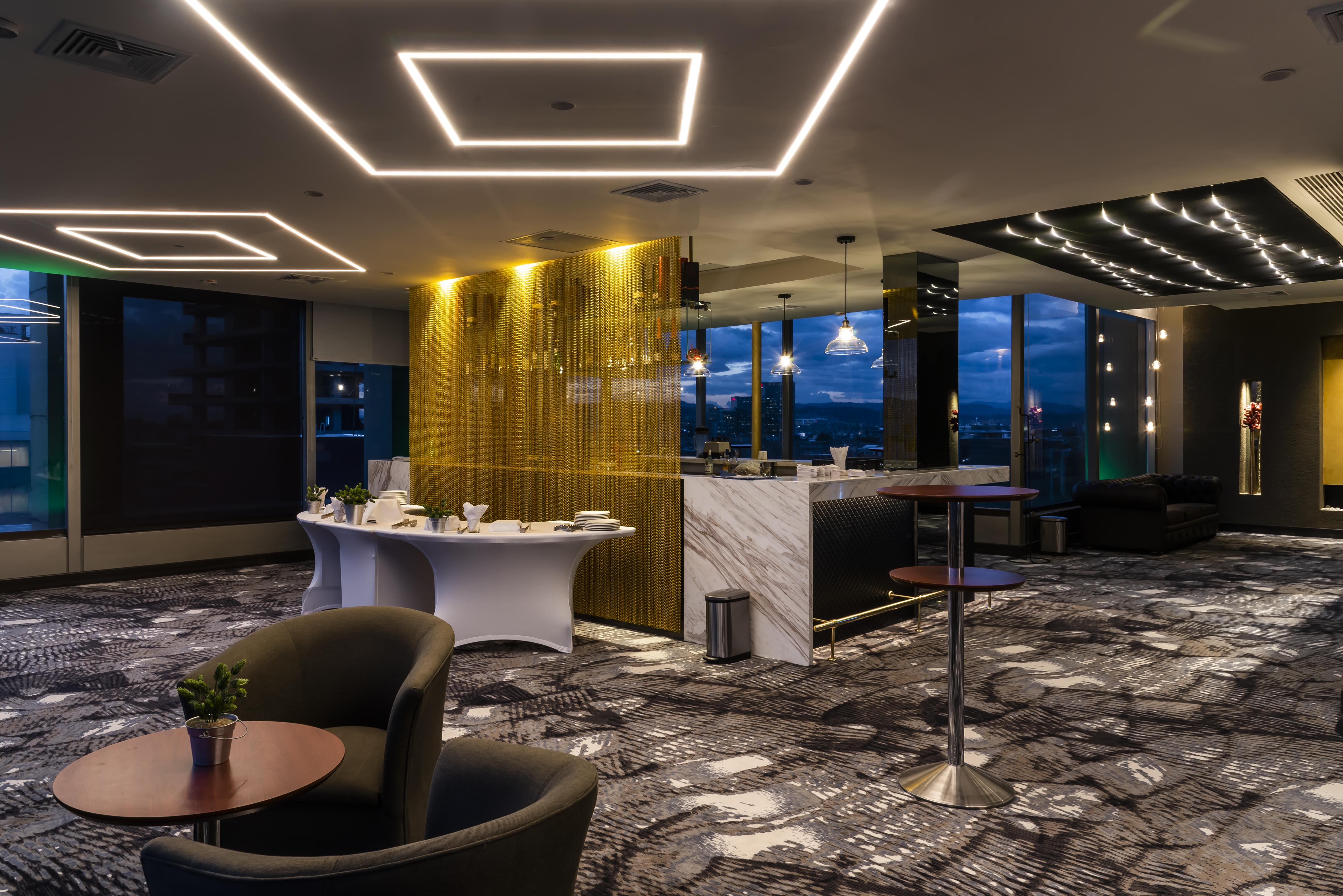 Bogota Plaza Hotel エクステリア 写真 The 360° Lounge at KLIA