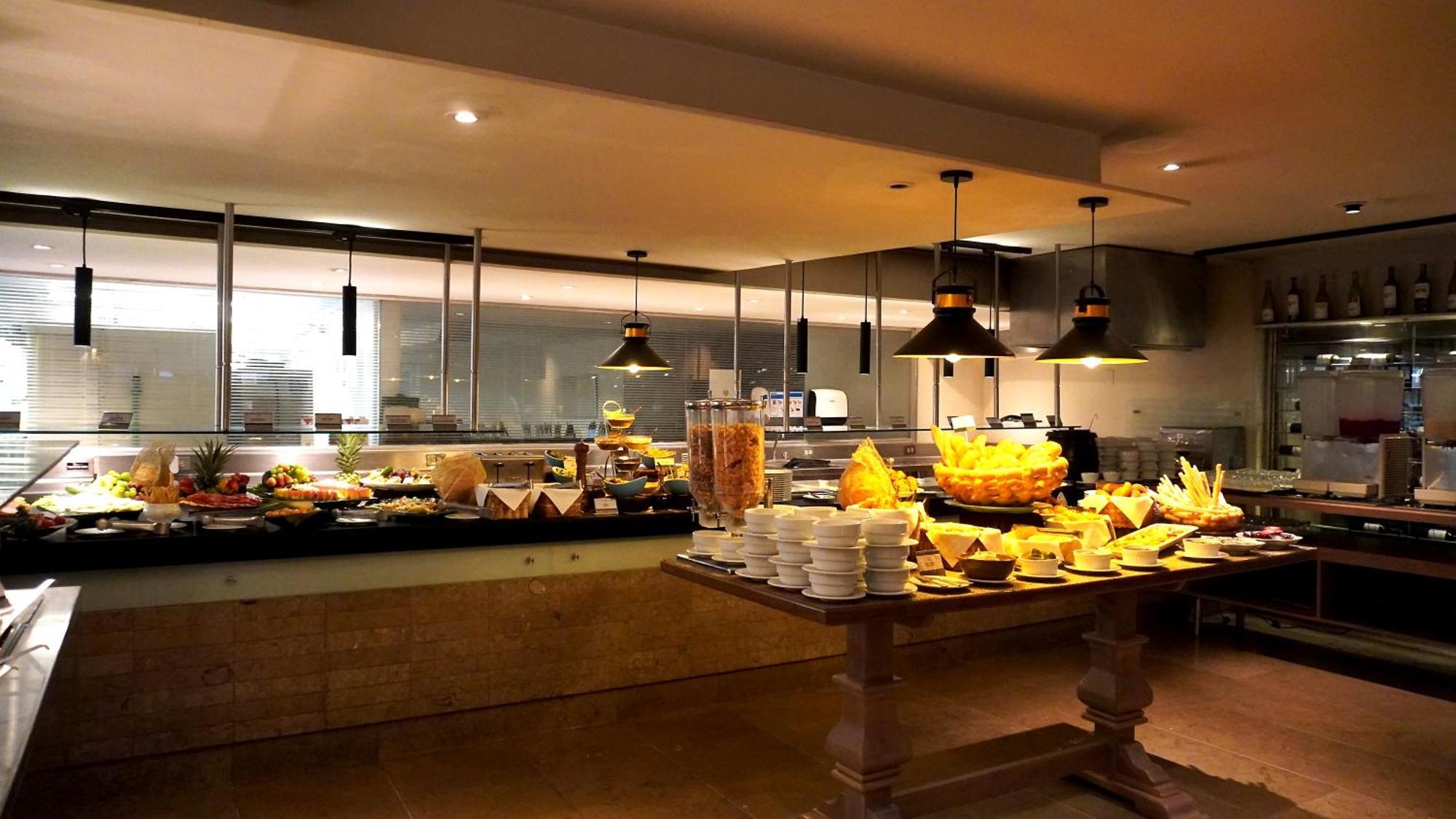 Bogota Plaza Hotel エクステリア 写真 The buffet at the restaurant