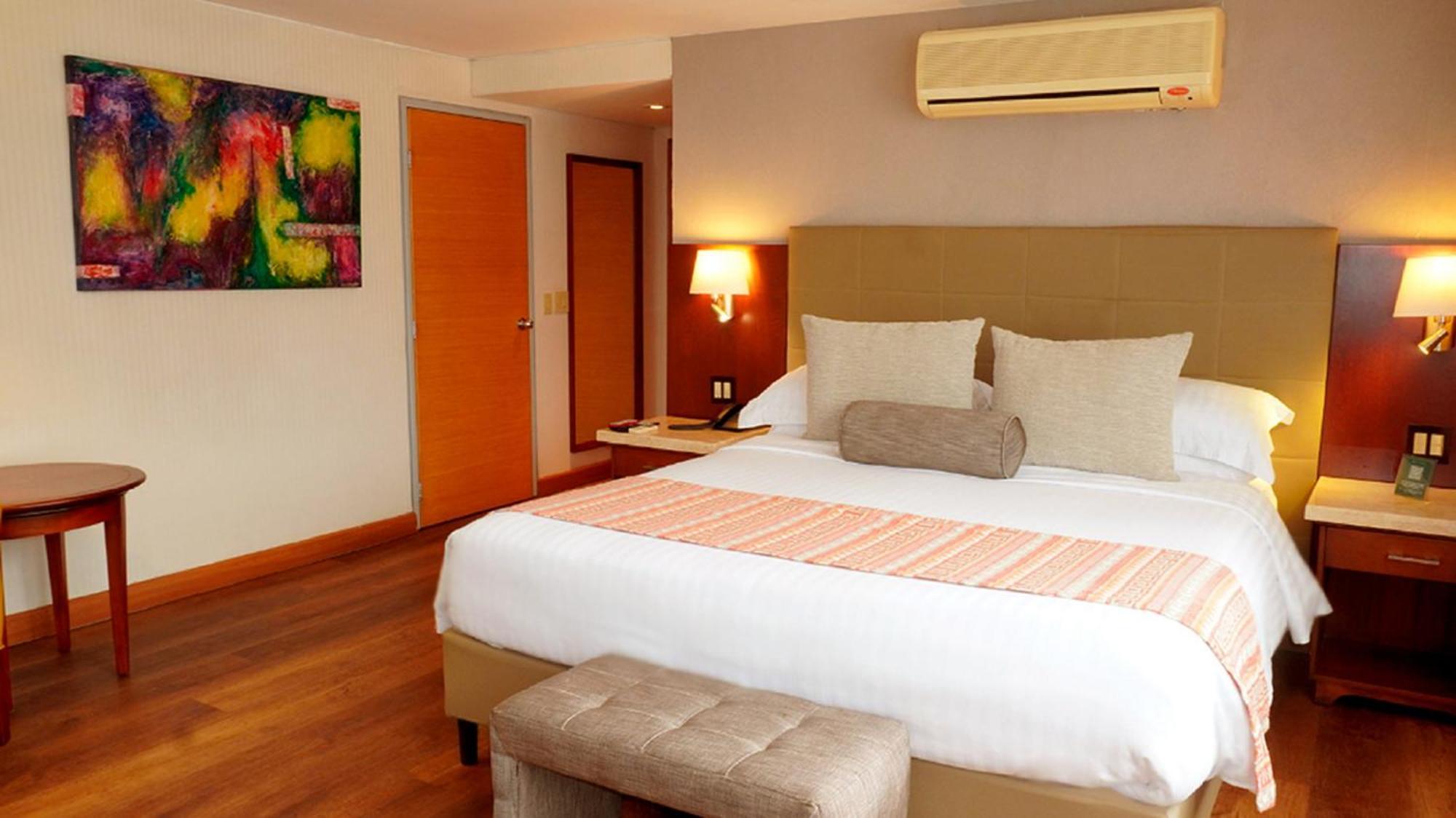 Bogota Plaza Hotel エクステリア 写真 A room at the hotel