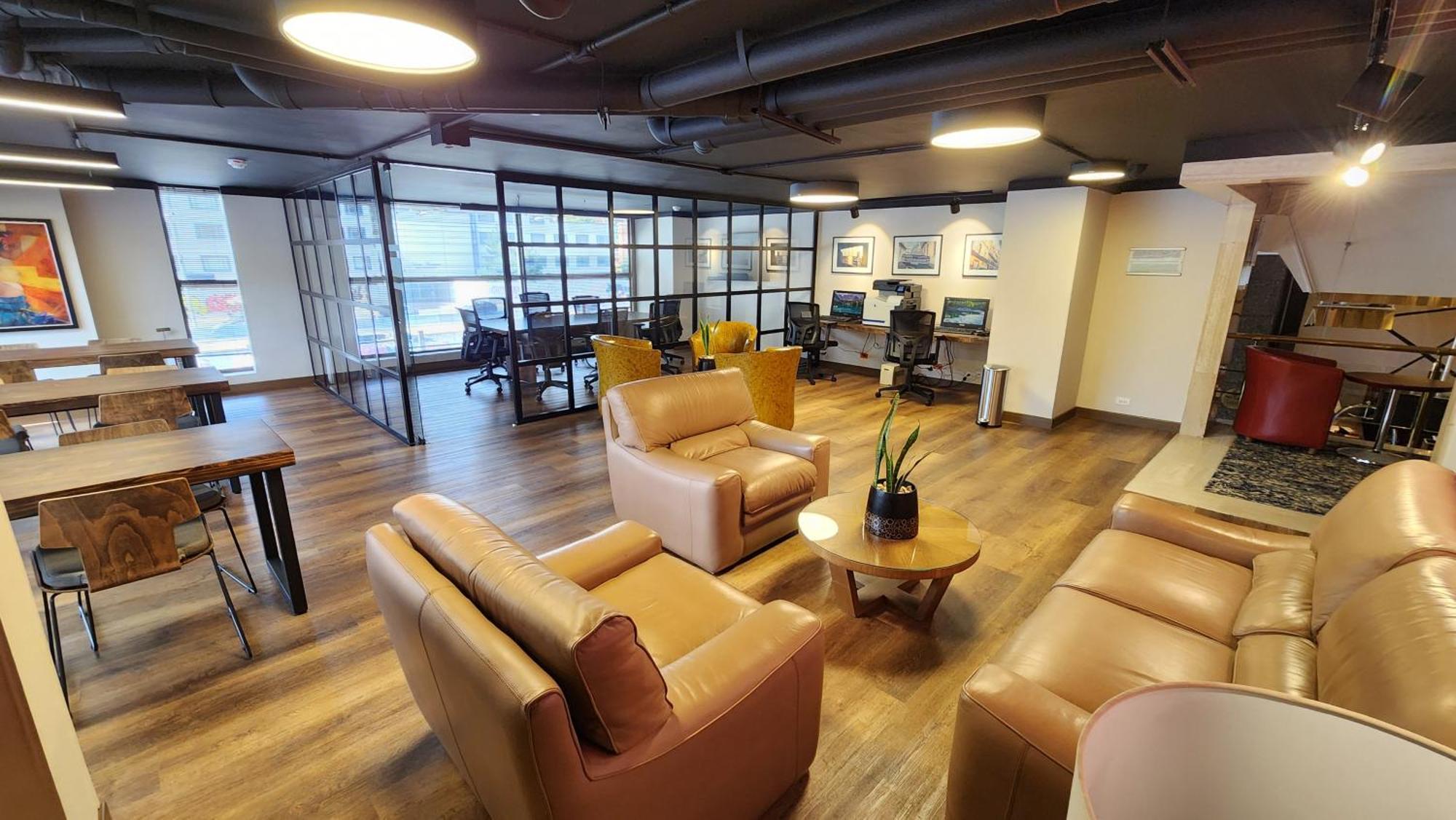 Bogota Plaza Hotel エクステリア 写真 The lounge at the airport