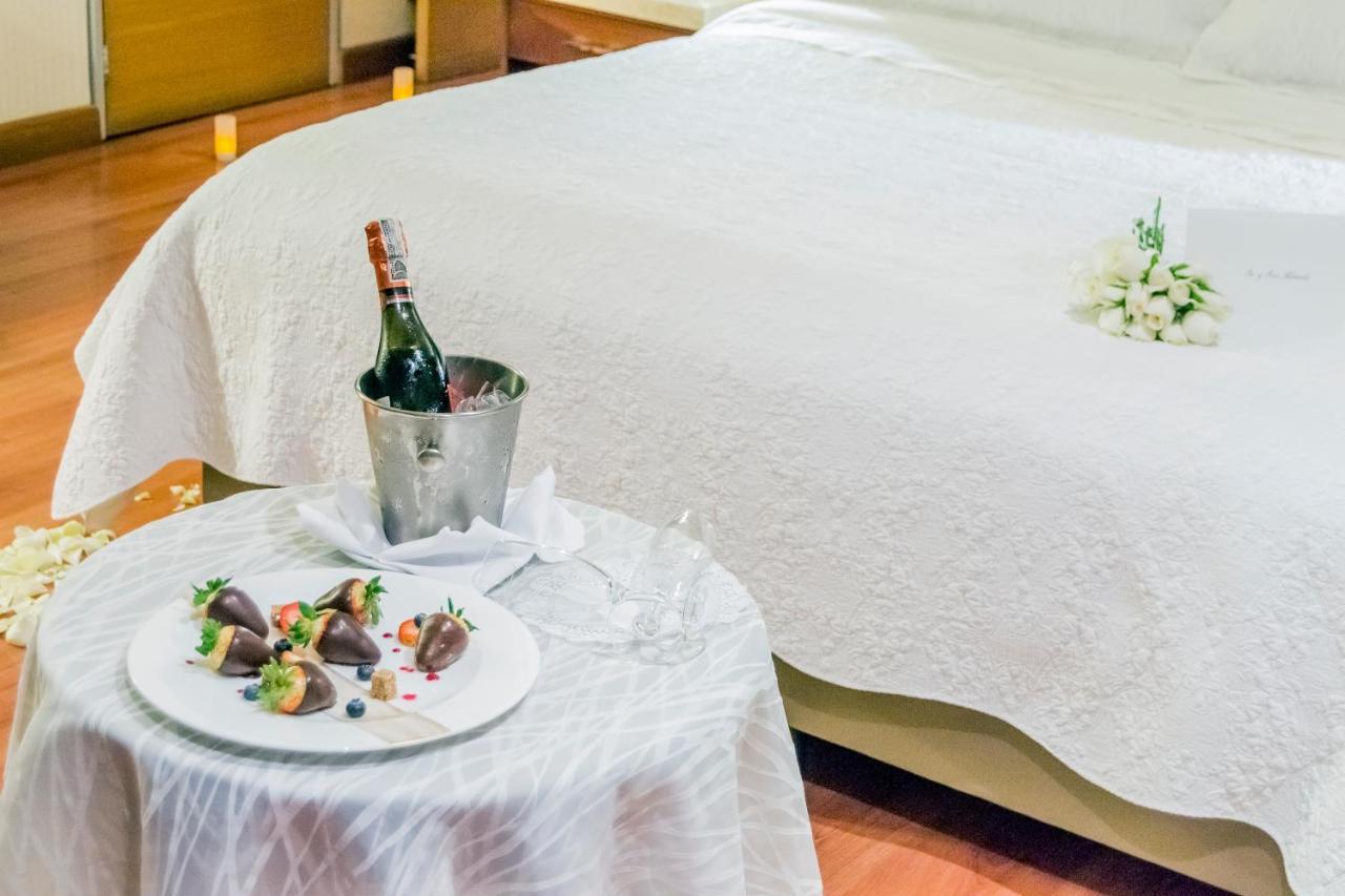 Bogota Plaza Hotel エクステリア 写真 A honeymoon suite